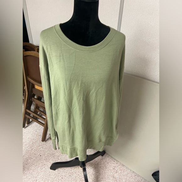 Athleta coaster luxe sweatshirt - Picture 3 of 12